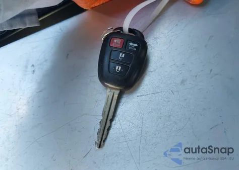 2014 Toyota Corolla Le Plus z USA, uszkodzony, nr VIN 5YFBURHE2EP176532